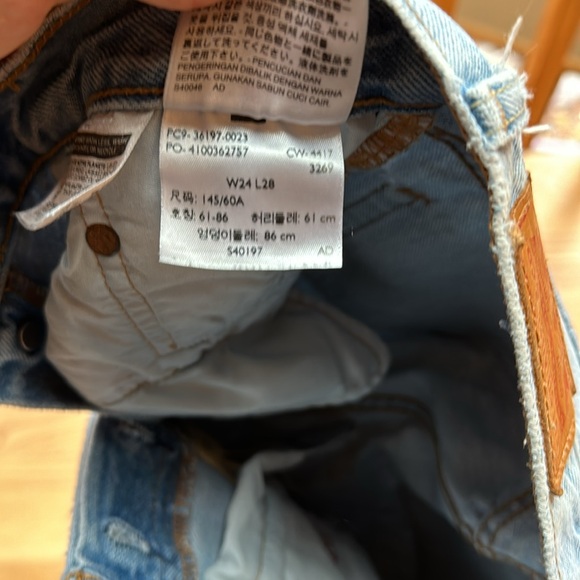 Levi’s 501T Jeans - Picture 10 of 10